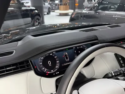 2025 لاند روفر رينج روفر سبورت اتش اس اي