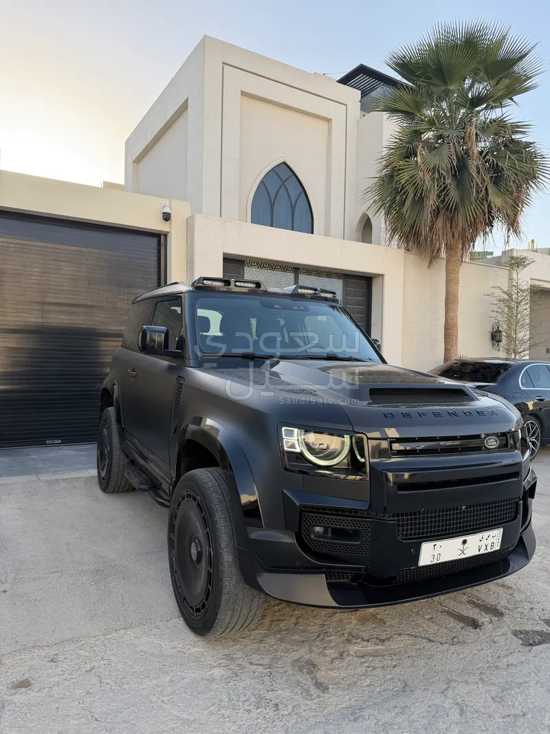 2022 لاند روفر ديفيندر 90