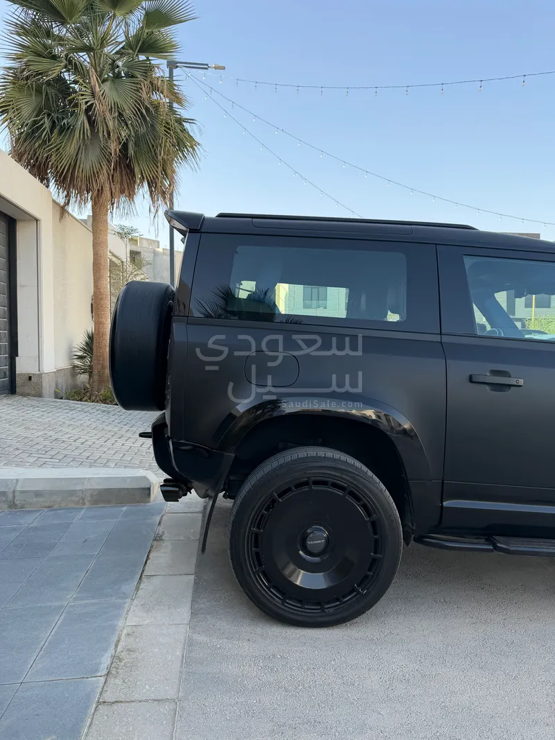2022 لاند روفر ديفيندر 90