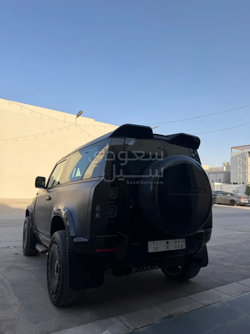 2022 لاند روفر ديفيندر 90