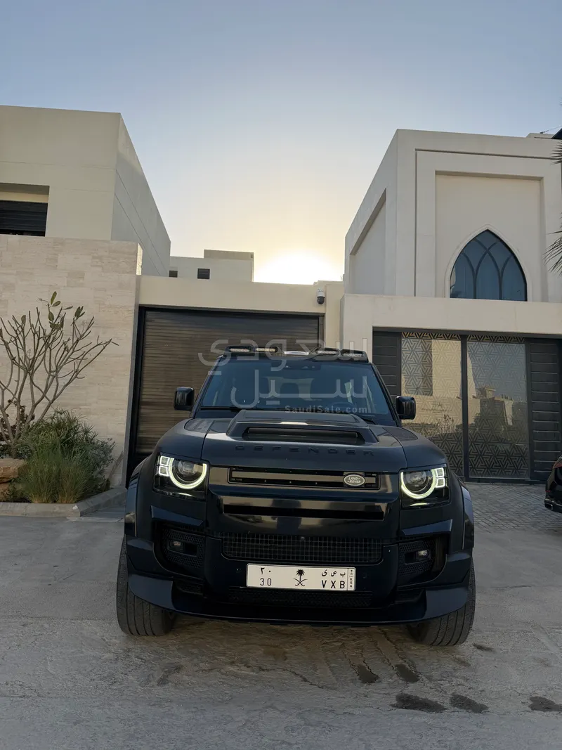 2022 لاند روفر ديفيندر 90