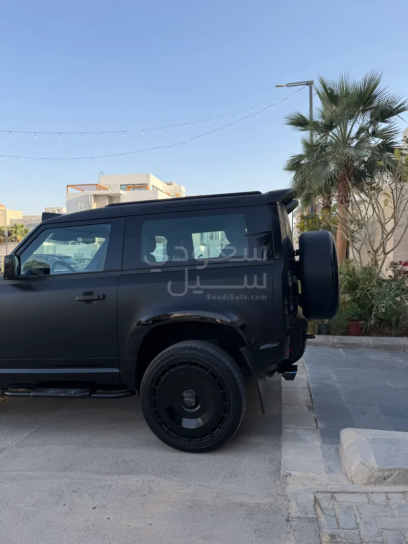 2022 لاند روفر ديفيندر 90