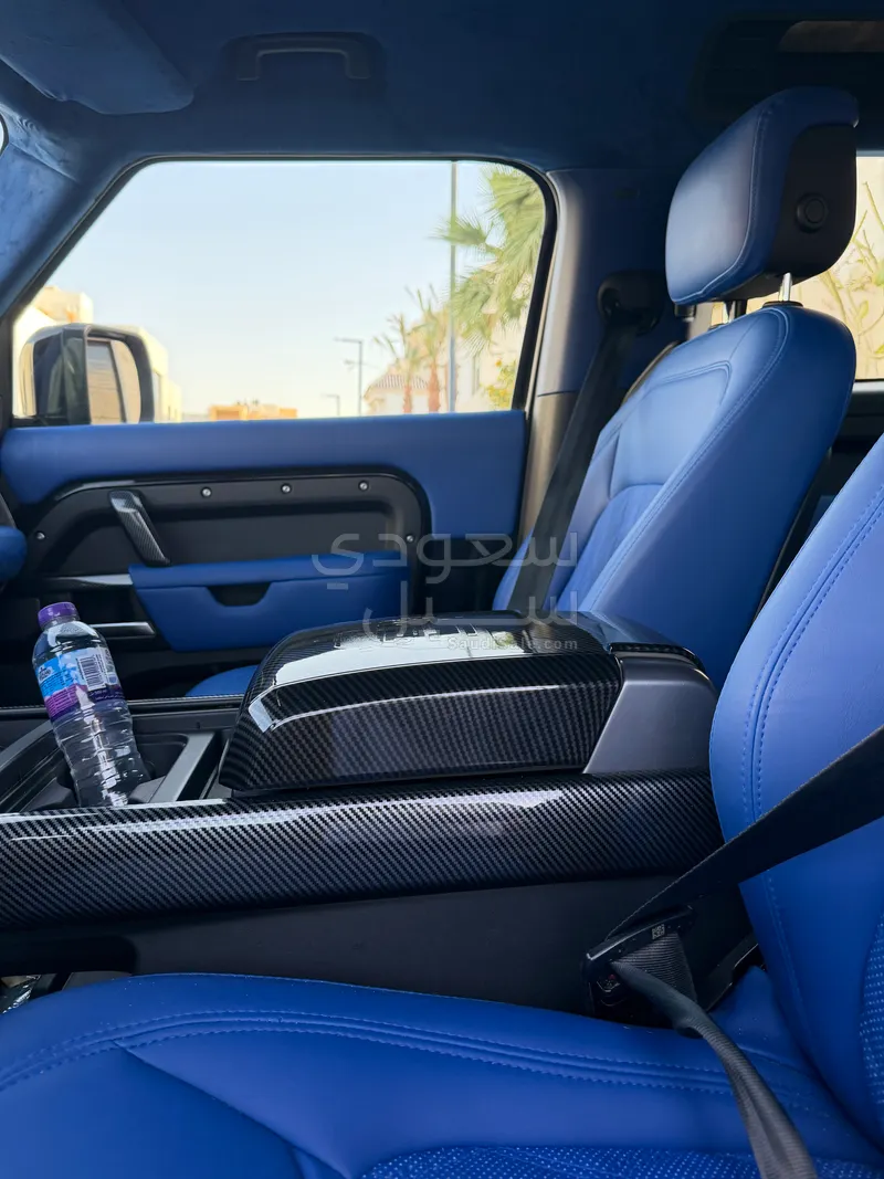 2022 لاند روفر ديفيندر 90