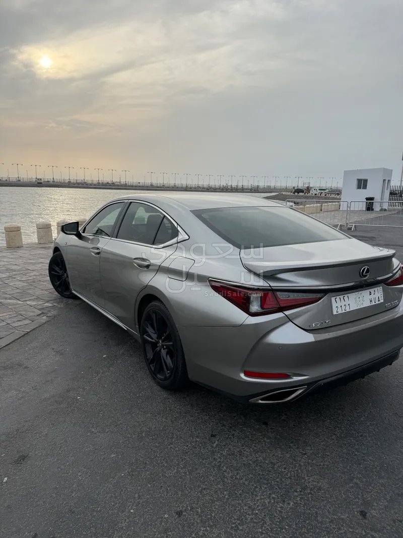 2021 لكزس إي إس 350 اف سبورت