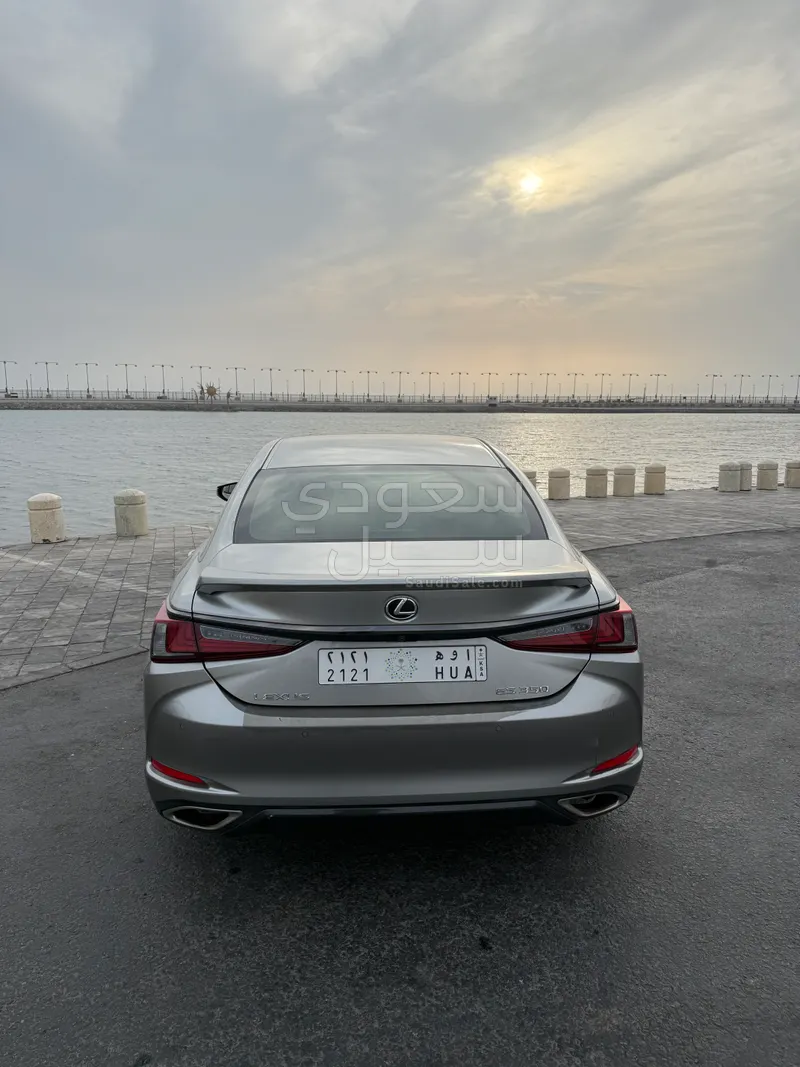 2021 لكزس إي إس 350 اف سبورت