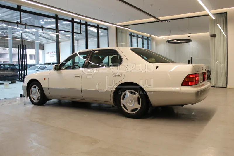 2000 لكزس إل إس 400