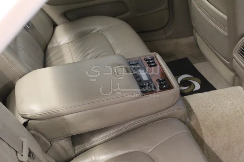 2000 لكزس إل إس 400