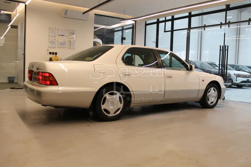 2000 لكزس إل إس 400