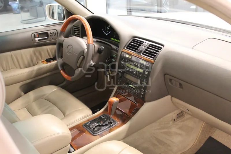 2000 لكزس إل إس 400