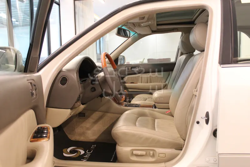 2000 لكزس إل إس 400