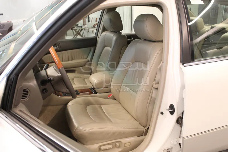 2000 لكزس إل إس 400