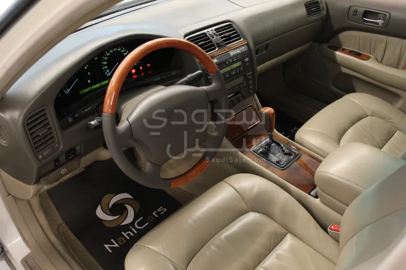 2000 لكزس إل إس 400