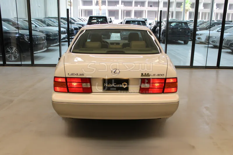 2000 لكزس إل إس 400