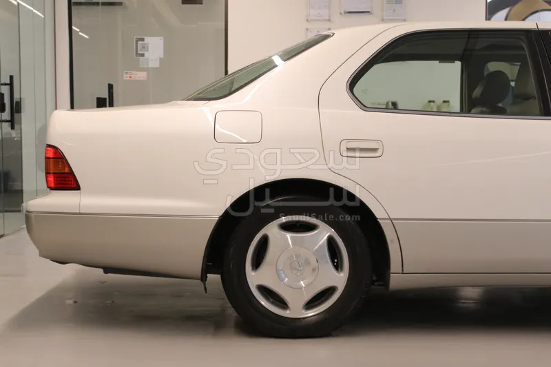 2000 لكزس إل إس 400