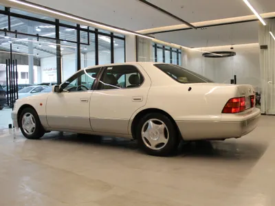 2000 لكزس إل إس 400