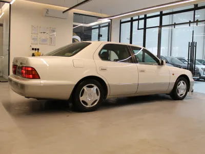 2000 لكزس إل إس 400