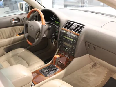 2000 لكزس إل إس 400