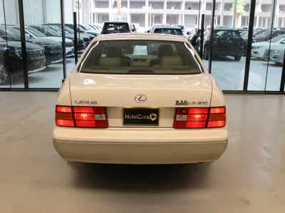 2000 لكزس إل إس 400