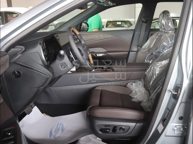 2026 لكزس أر إكس 350