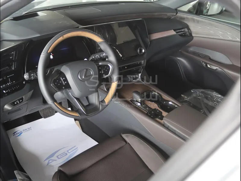 2026 لكزس أر إكس 350