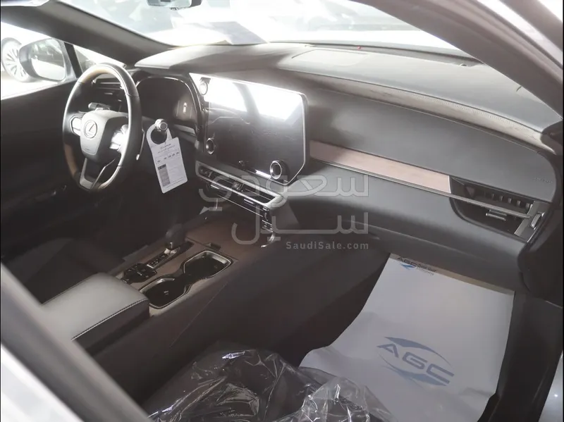 2026 لكزس أر إكس 350