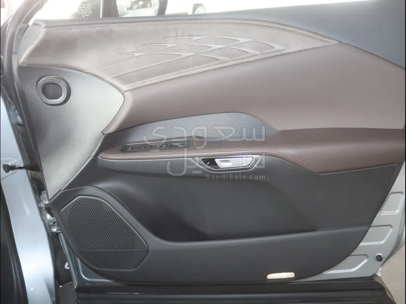 2026 لكزس أر إكس 350