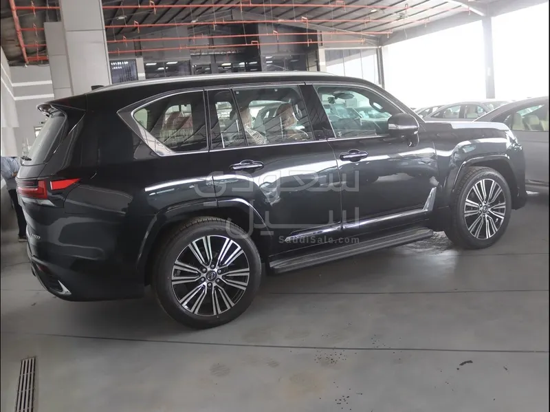 2026 لكزس إل إكس 600