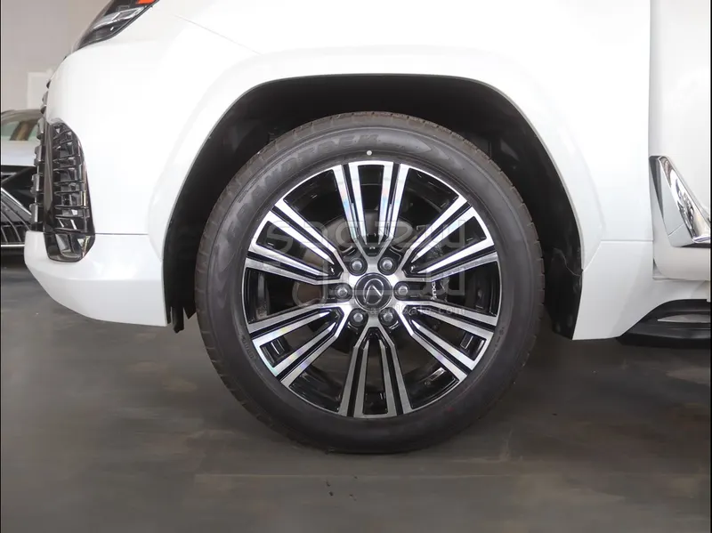 2026 لكزس إل إكس 600