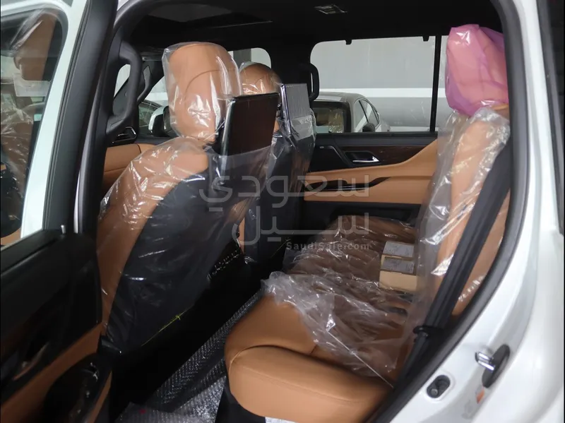 2026 لكزس إل إكس 600