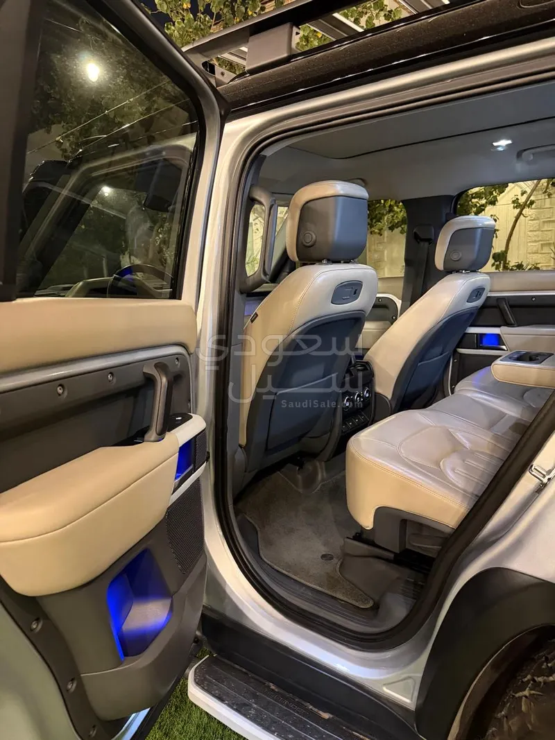 2020 لاند روفر ديفيندر 110