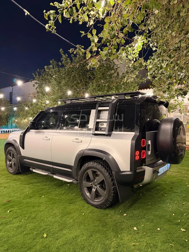 2020 لاند روفر ديفيندر 110
