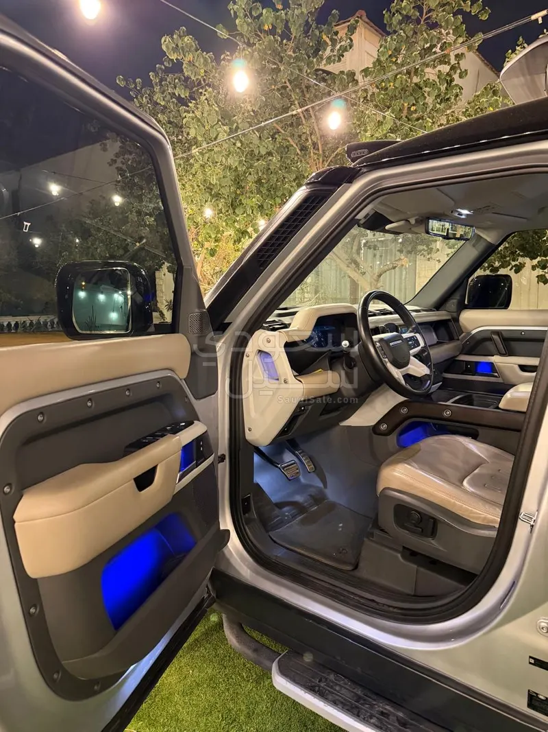 2020 لاند روفر ديفيندر 110