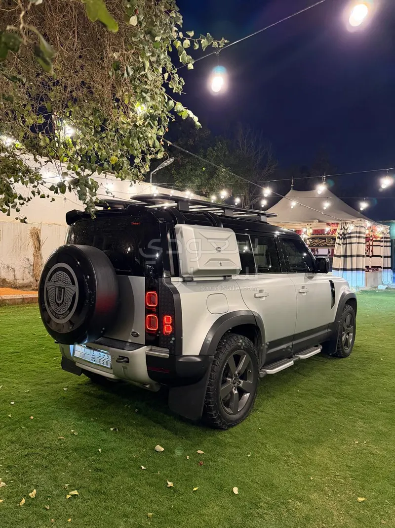 2020 لاند روفر ديفيندر 110