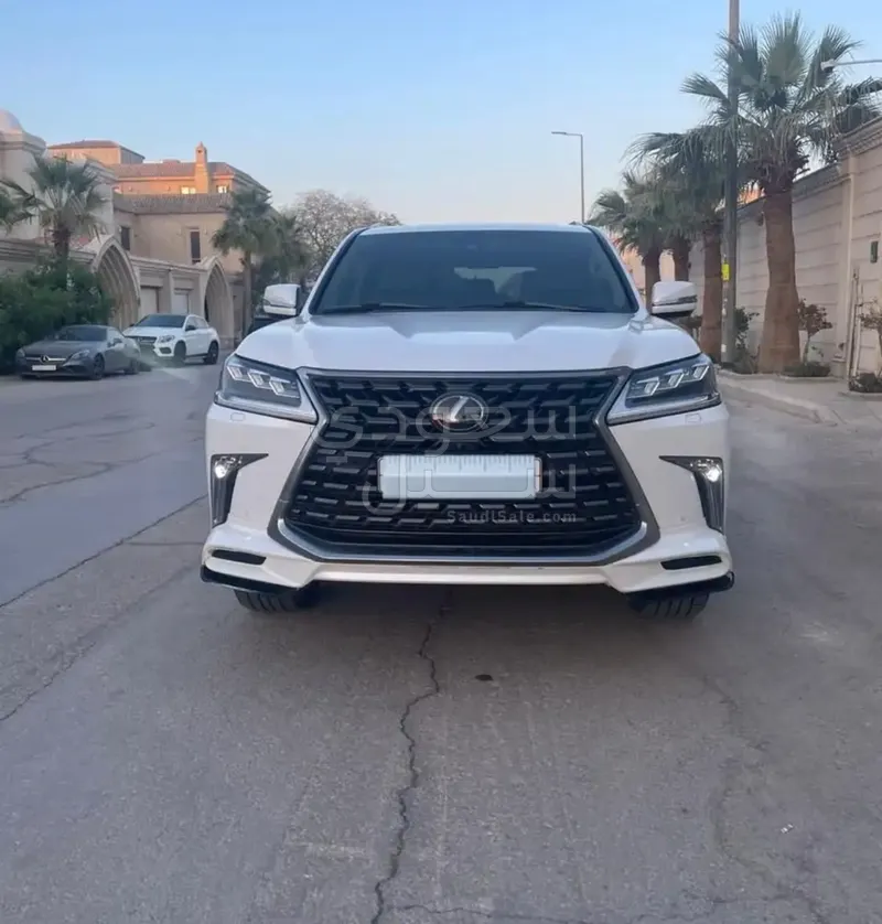 2018 لكزس إل إكس 570 اس