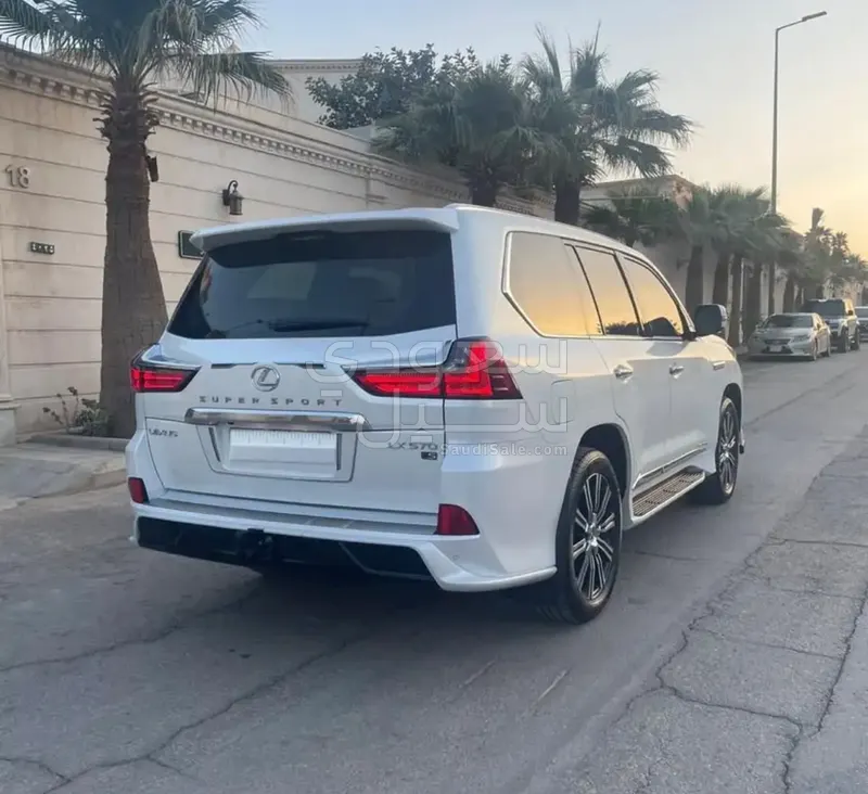 2018 لكزس إل إكس 570 اس