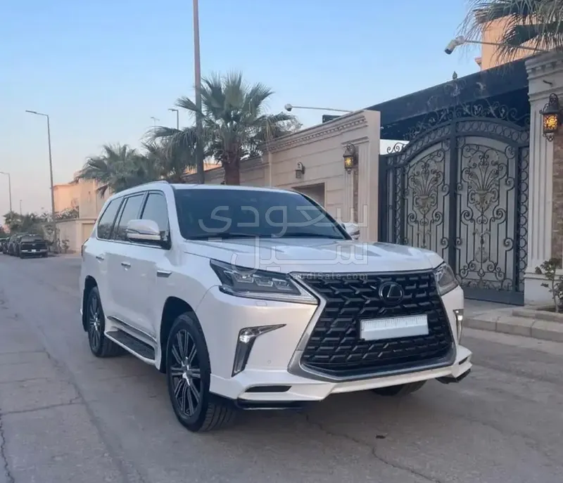 2018 لكزس إل إكس 570 اس