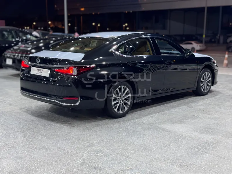 2025 Lexus ES 250
