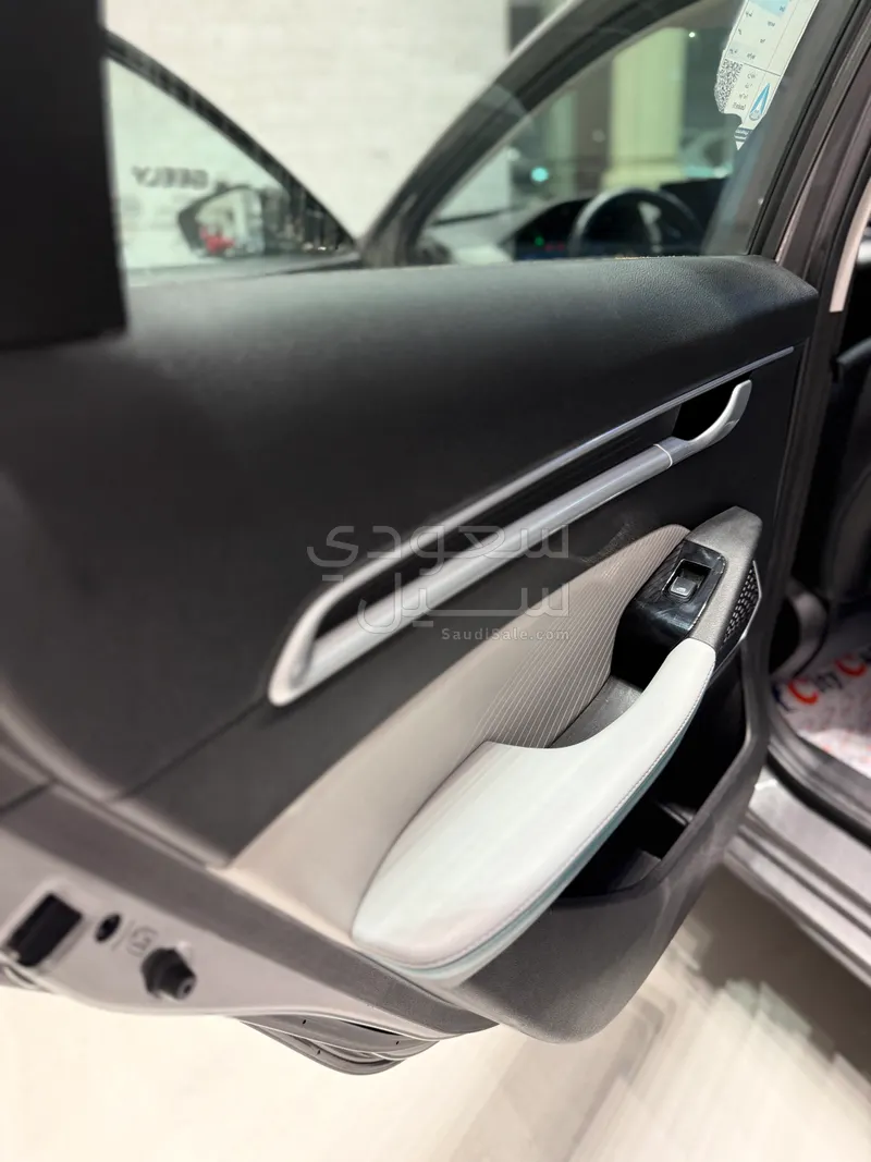 2025 جيلي امجراند جي كي