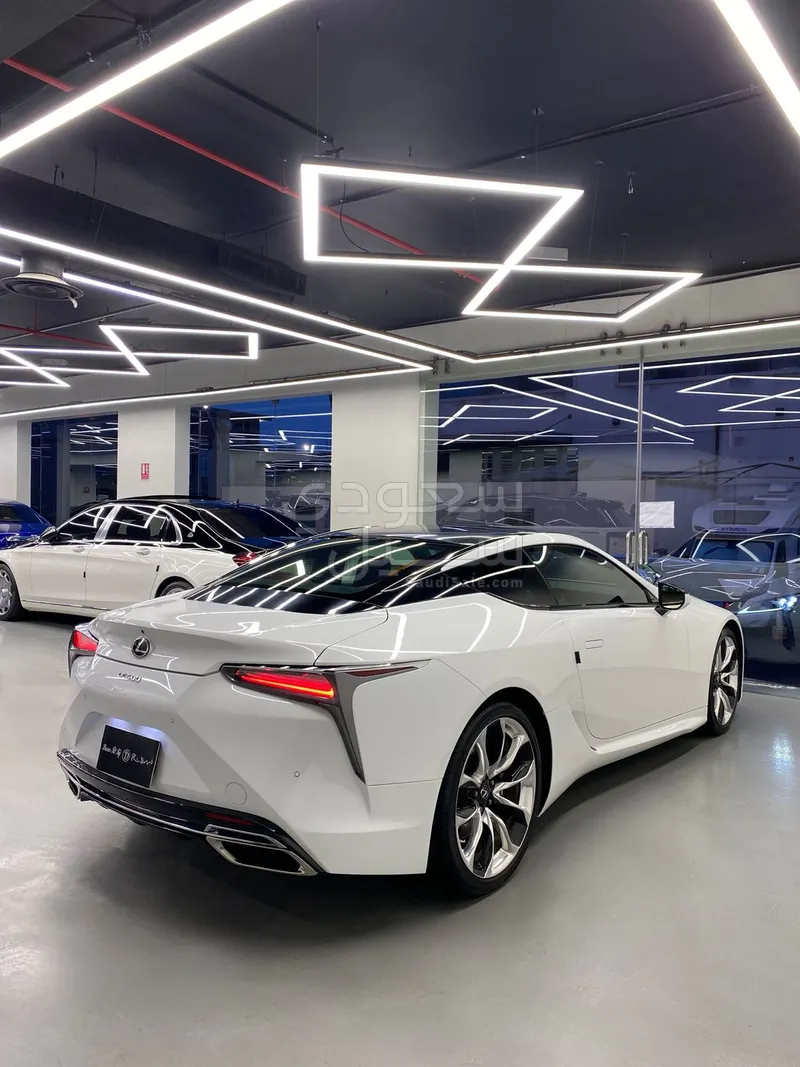 2023 لكزس إل سي 500