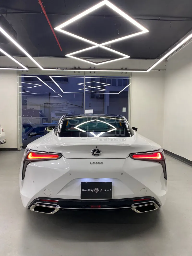 2023 لكزس إل سي 500