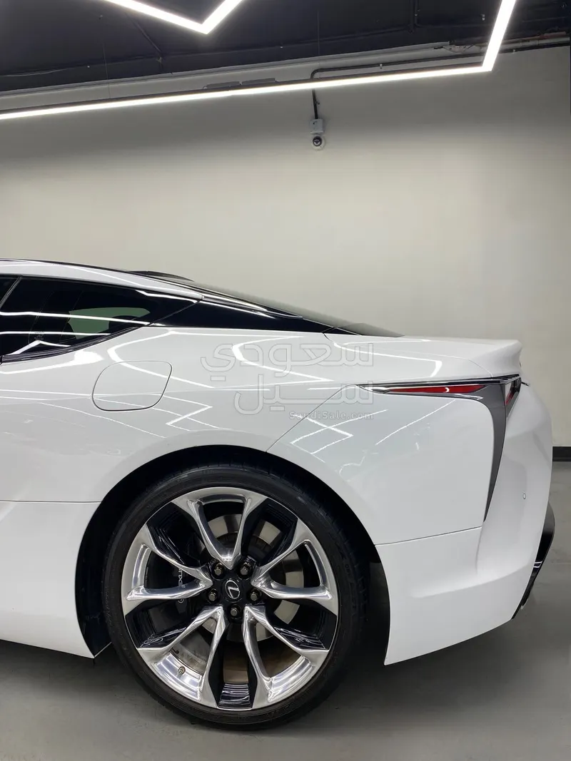 2023 لكزس إل سي 500