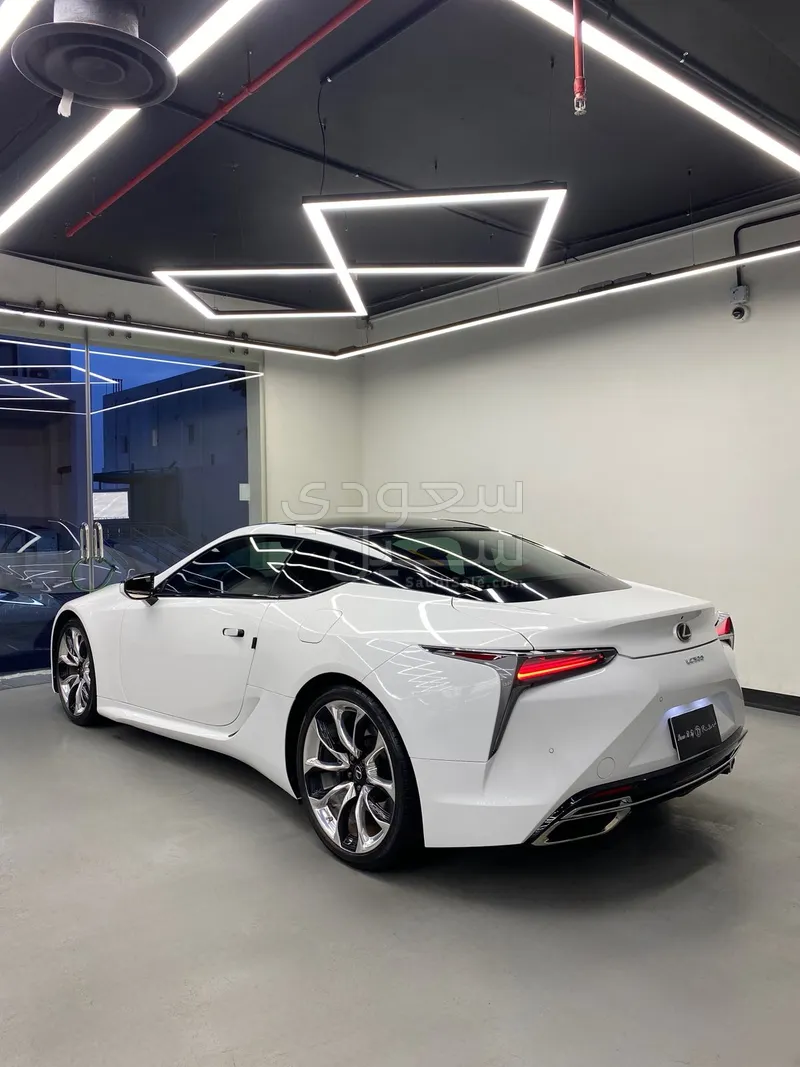 2023 لكزس إل سي 500
