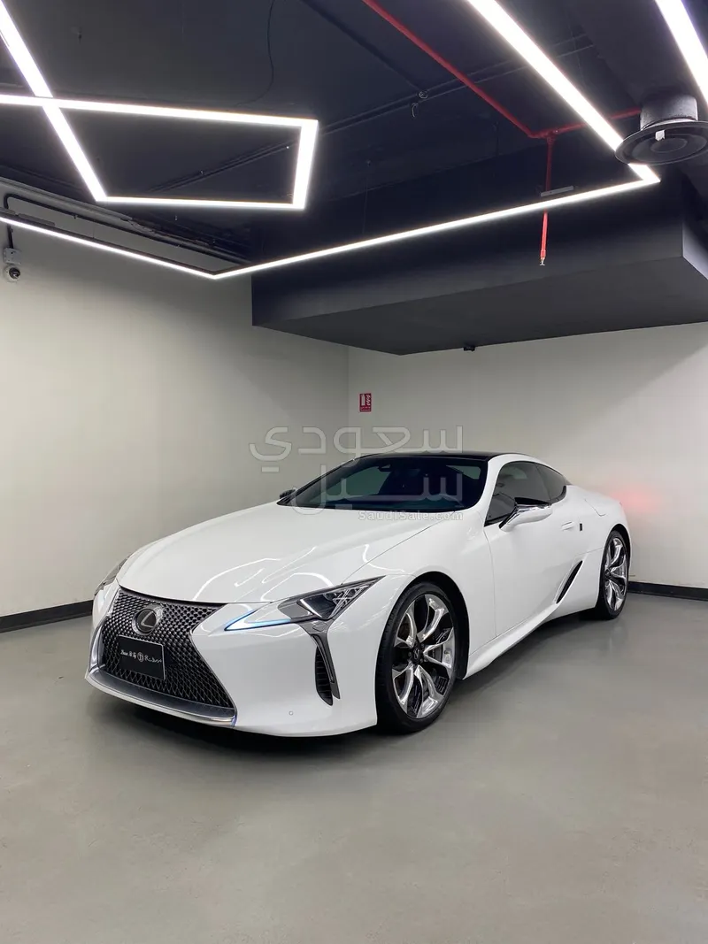 2023 لكزس إل سي 500