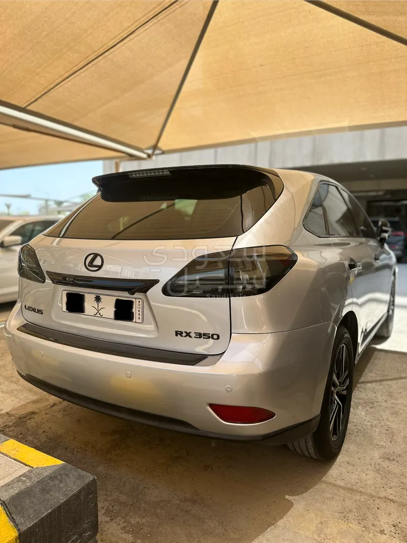 2015 لكزس أر إكس 350