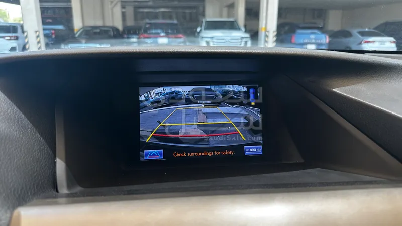 2015 لكزس أر إكس 350