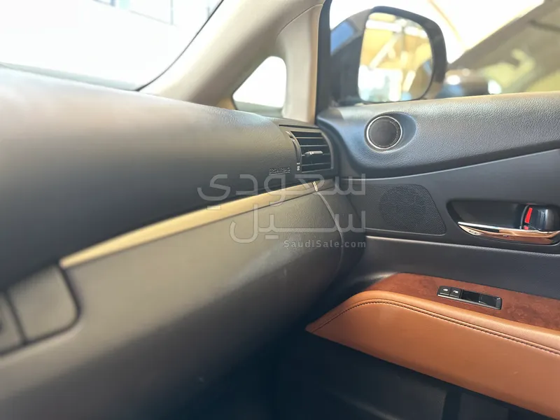 2015 لكزس أر إكس 350