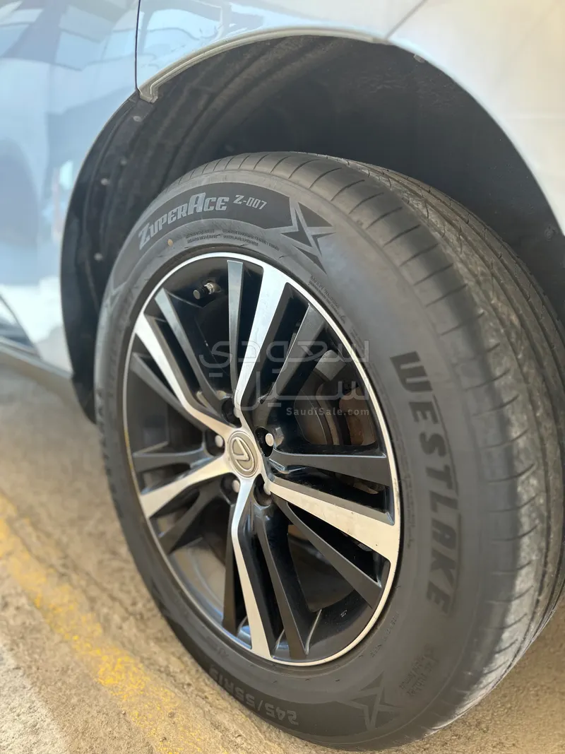 2015 لكزس أر إكس 350