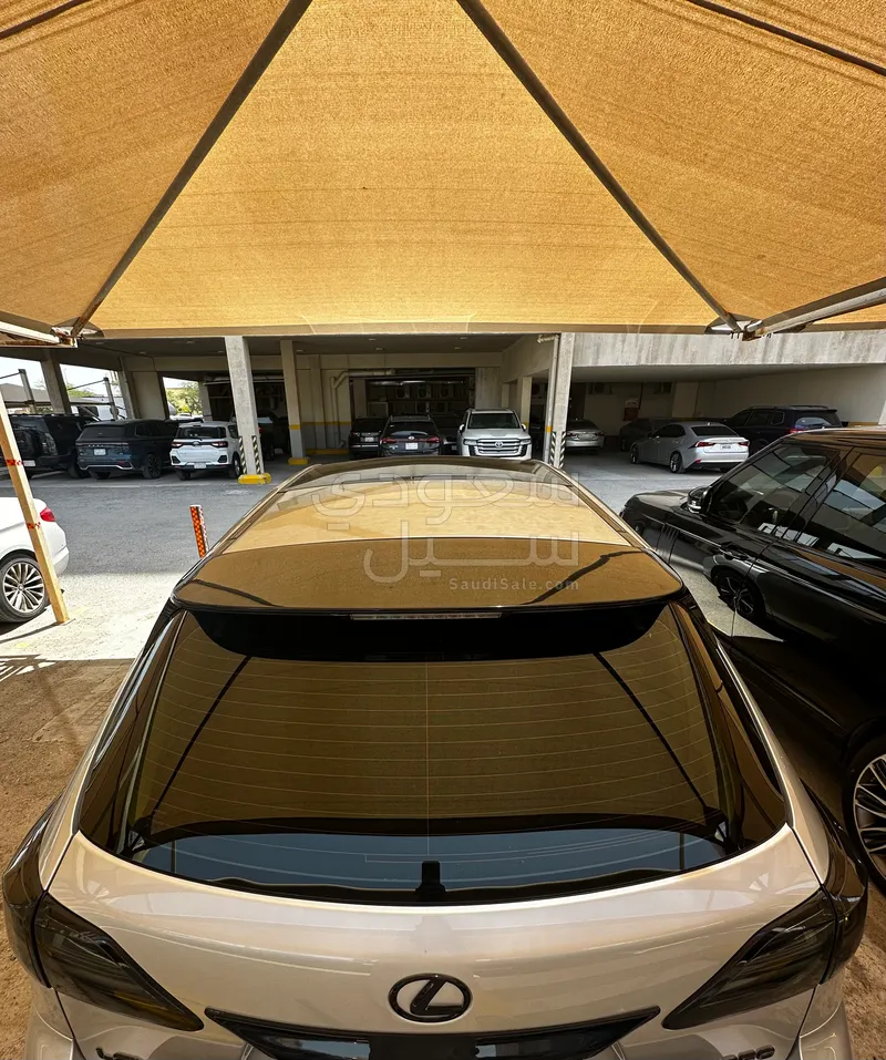 2015 لكزس أر إكس 350