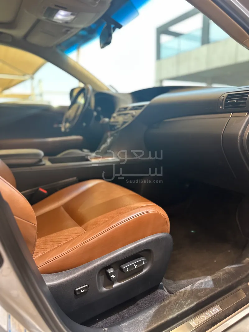 2015 لكزس أر إكس 350