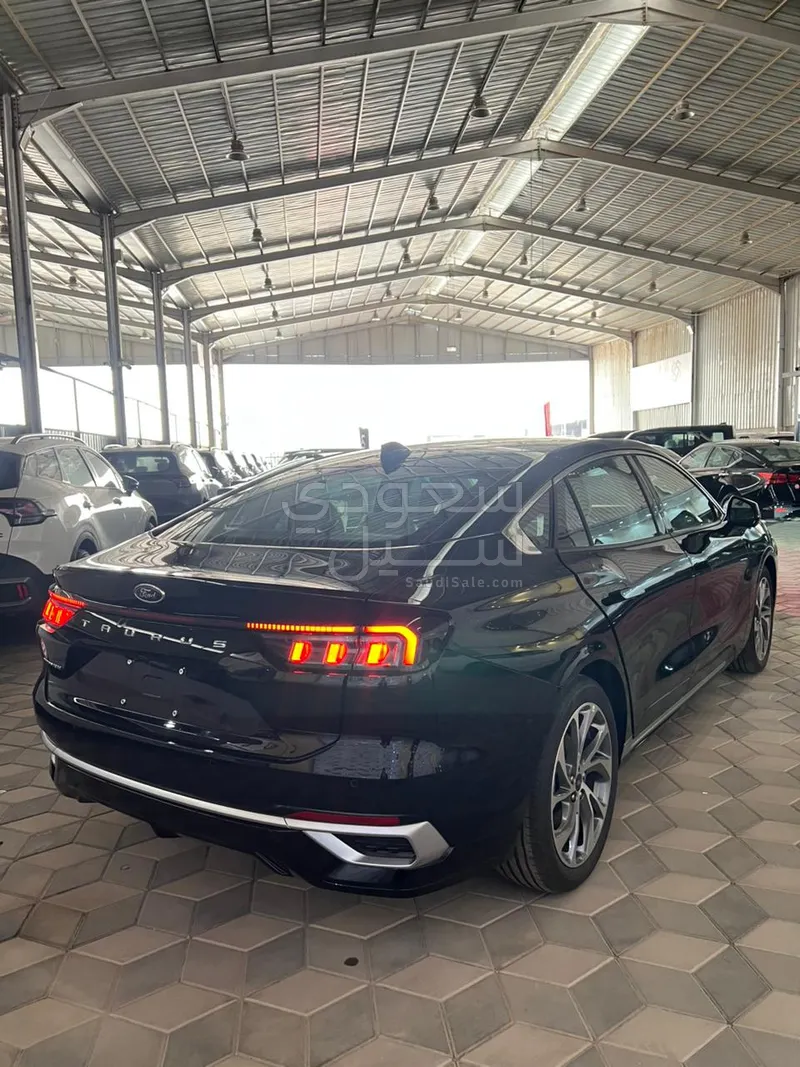 2026 فورد توروس تايتينيوم